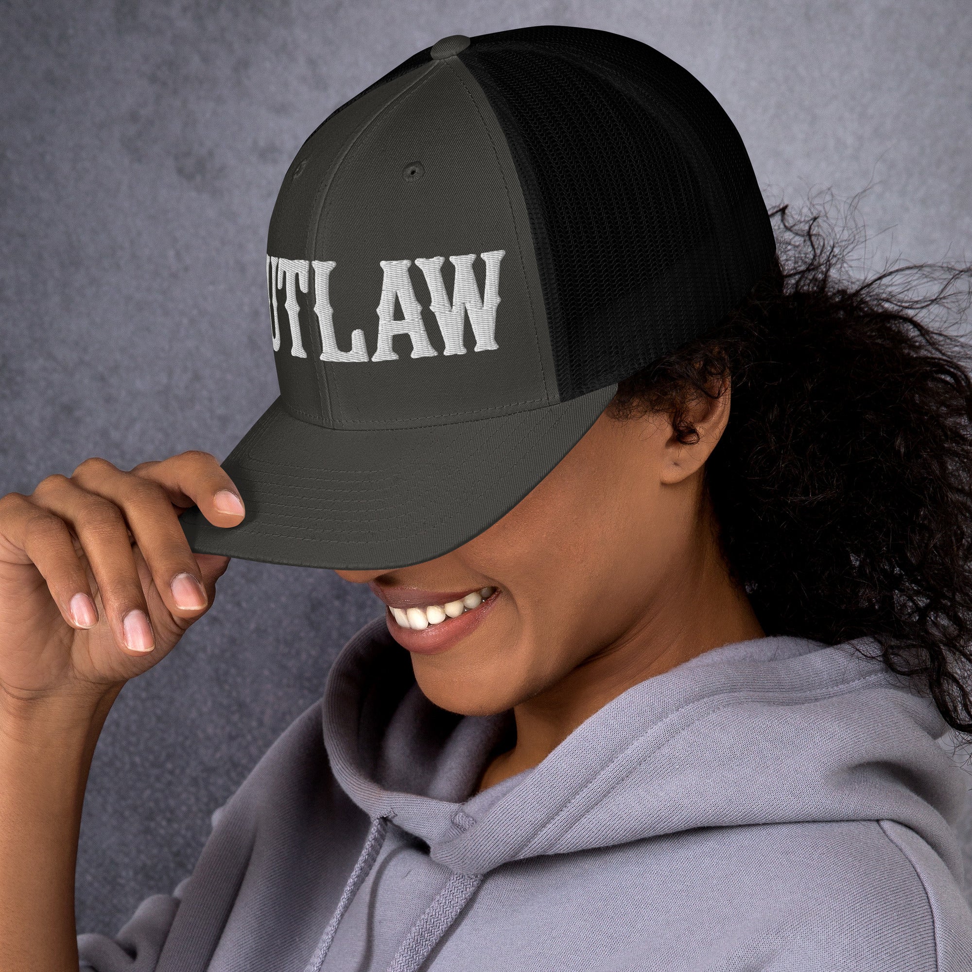 OUTLAW Retro Trucker Cap