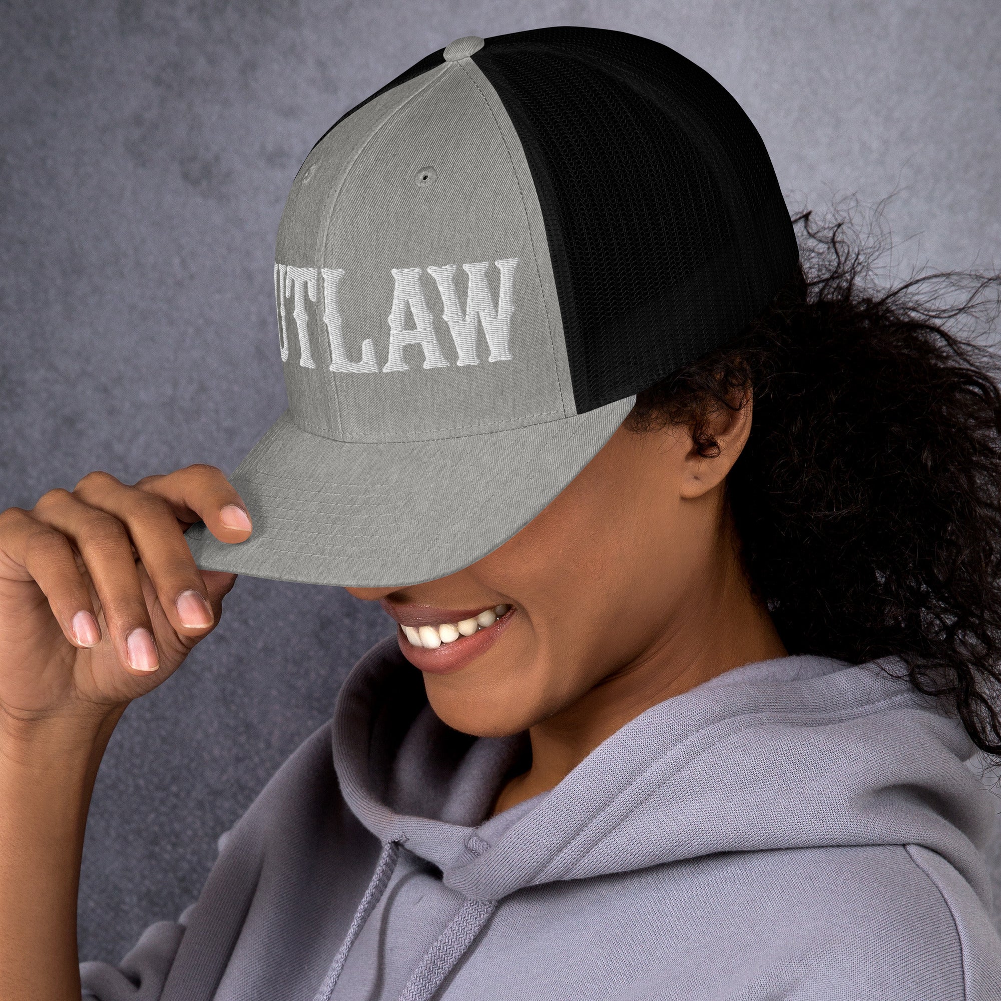 OUTLAW Retro Trucker Cap